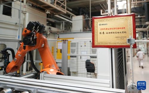 生產(chǎn)一線看智造 數(shù)字技術(shù)賦能企業(yè)“智改數(shù)轉(zhuǎn)網(wǎng)聯(lián)”，驅(qū)動(dòng)制造業(yè)高質(zhì)量發(fā)展